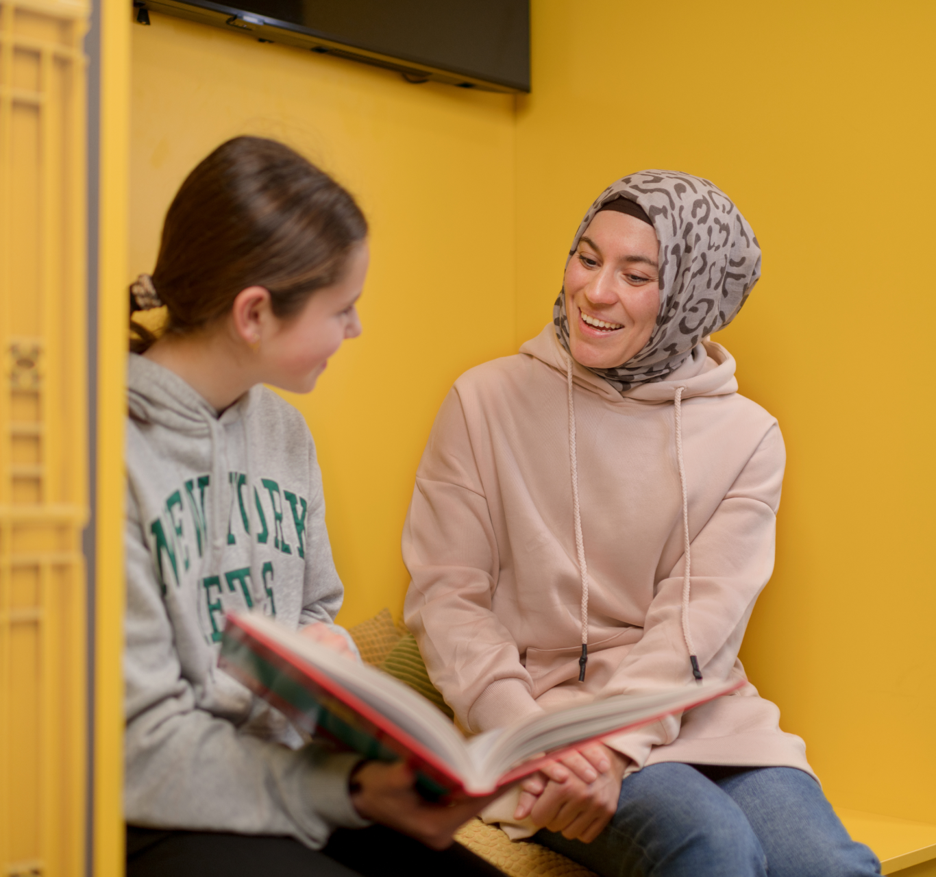 De kandidaten komen parttime bij een school in dienst als onderwijsassistent en krijgen daarnaast een traject op maat.